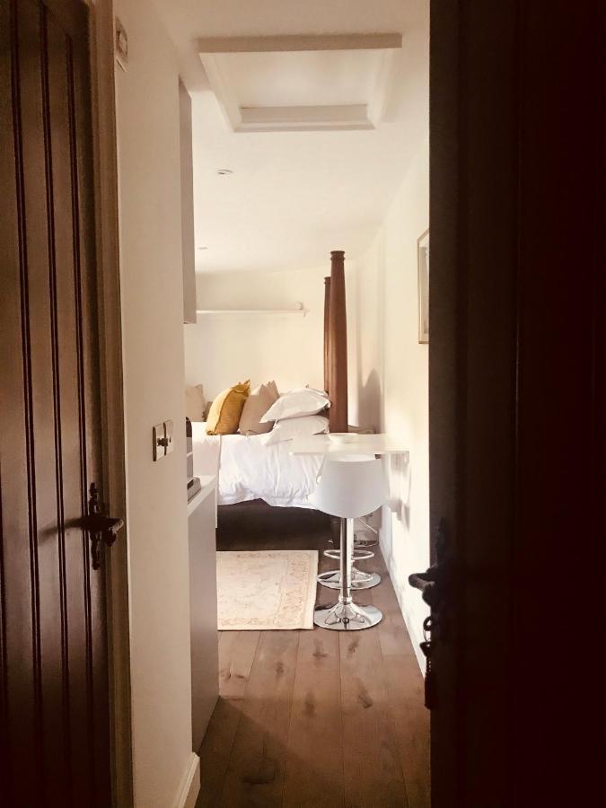 סירנססטר The Old Post Office Studio Apartment In A Beautiful Cotswold Village מראה חיצוני תמונה