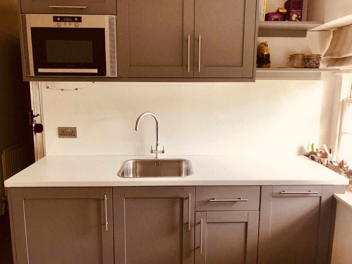 סירנססטר The Old Post Office Studio Apartment In A Beautiful Cotswold Village מראה חיצוני תמונה